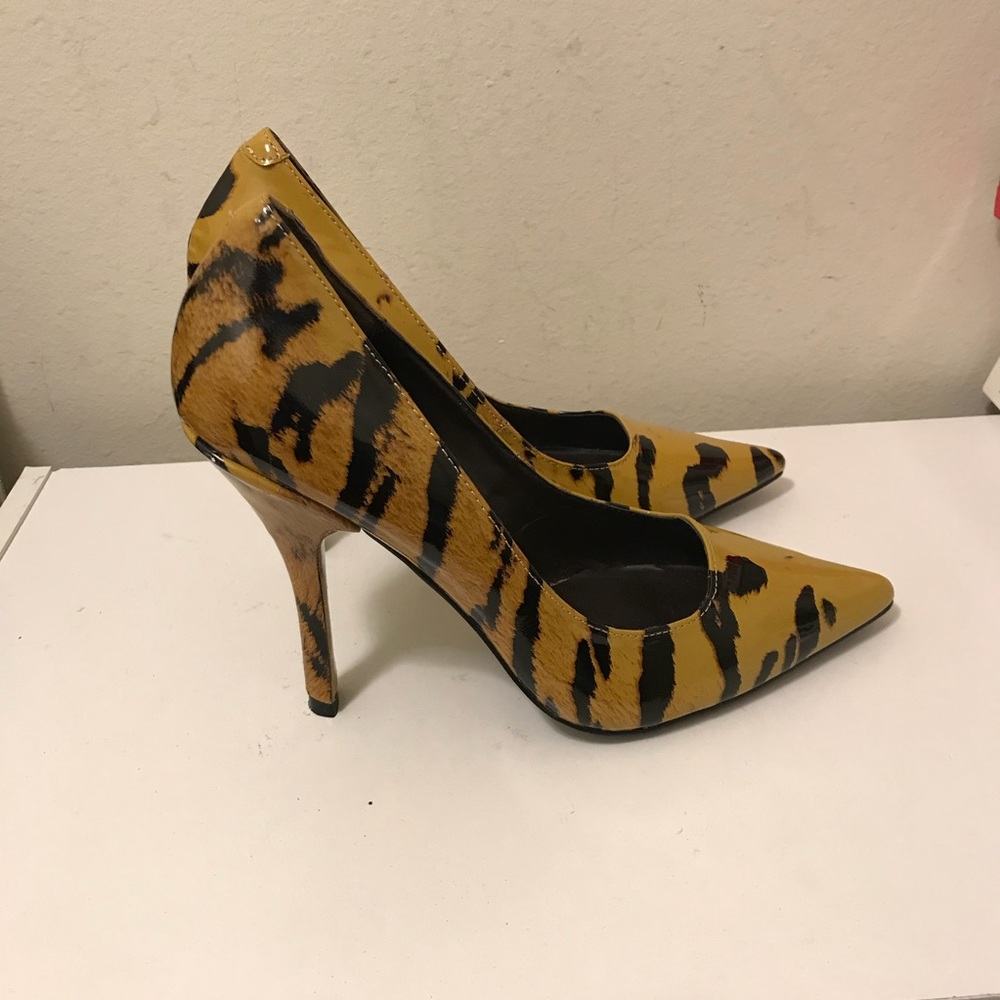 Modern vice patent leather animal print heels